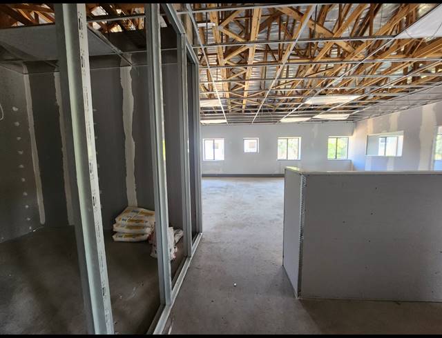 207M² OFFICE TO LET IN VORNA VALLEY